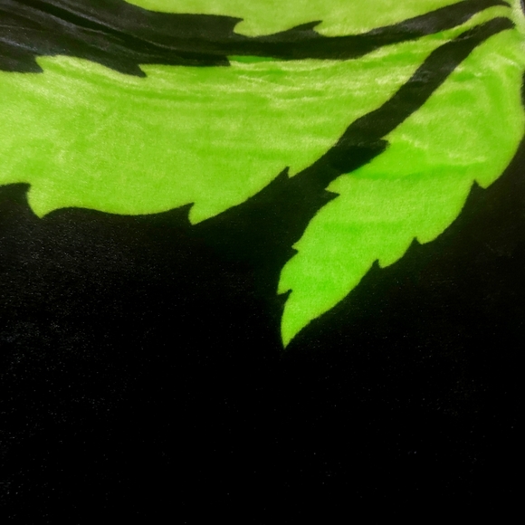 Blanket Queen Size leaf Design - Picture 2 of 5